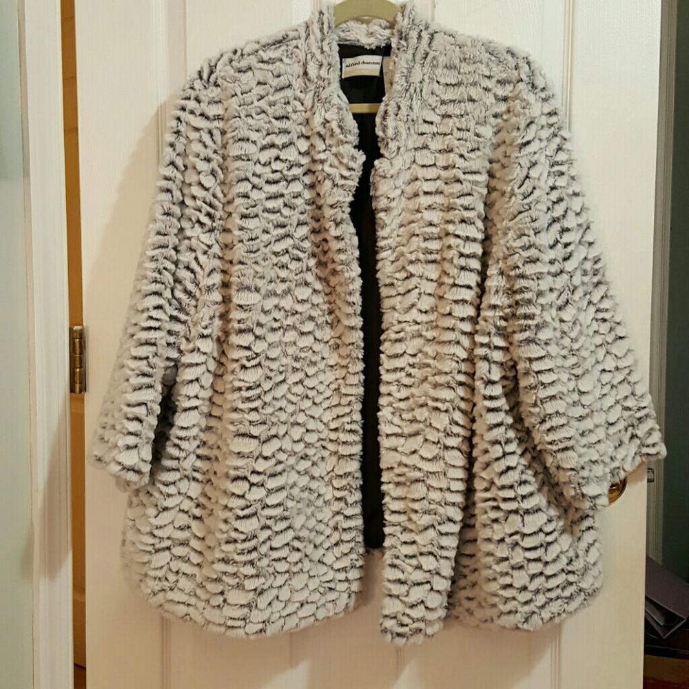 Faux fur white n grey jacket size 22